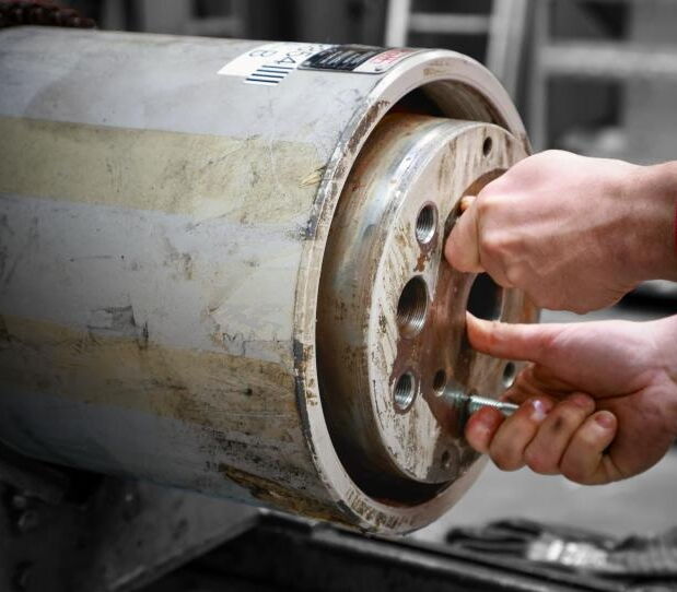 Demontage eines Druckbehälters bei FIMRO Service – Druckbehälterabnahme inkl. TÜV-Kooperation