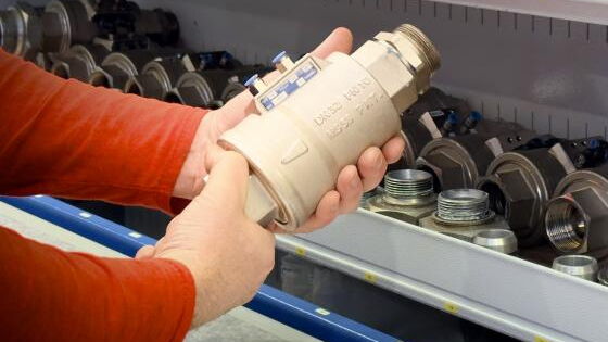 Verschiedene Ersatzteile für den Service und die Wartung von Vakuumanlagen bei FIMRO